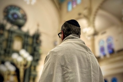 Commemorating the Victims of the Holocaust
